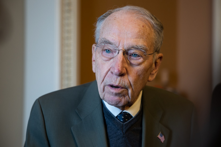 Chuck Grassley speaking with reporters in the U.S. Capitol.